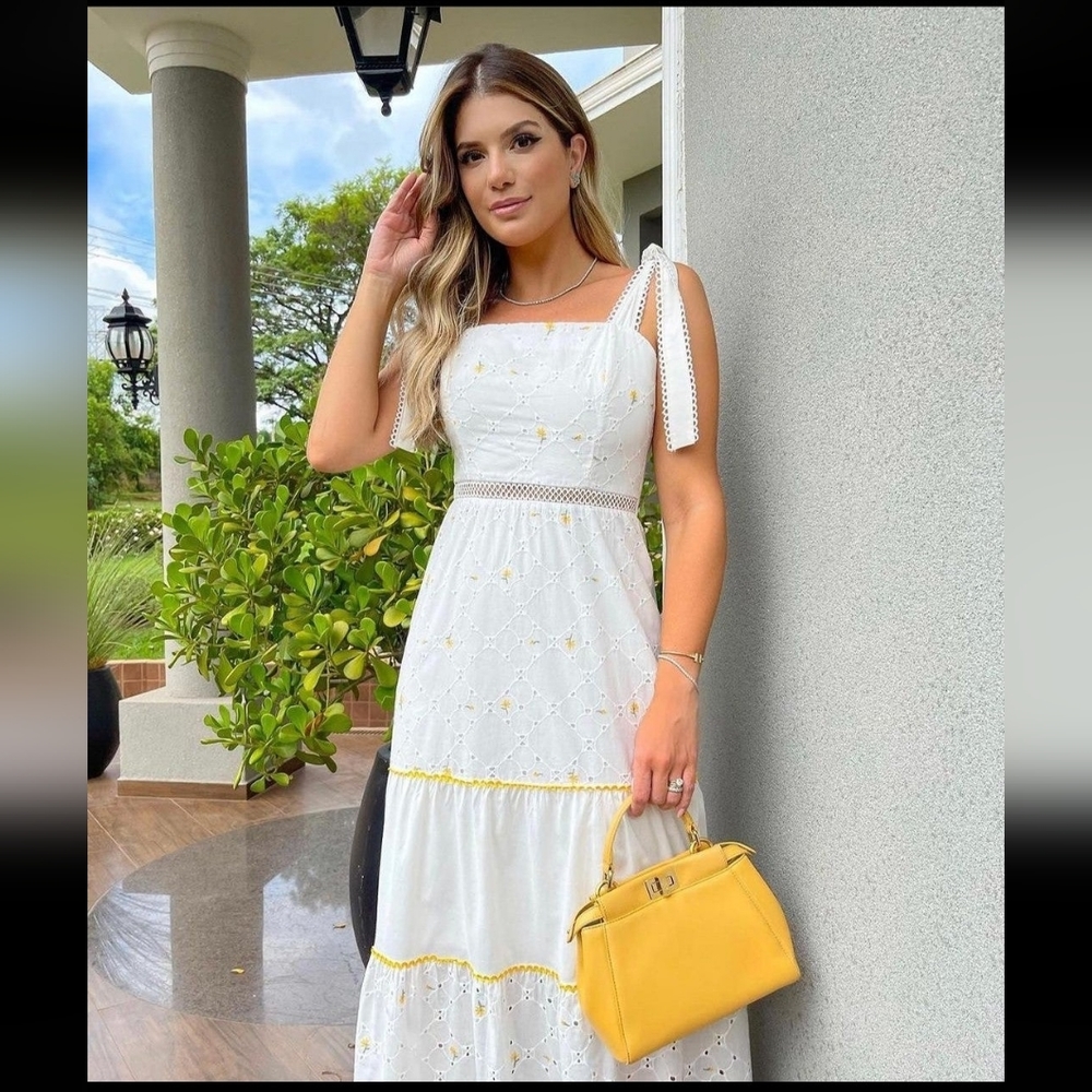 Deloght Long Dress with embroidery flowers